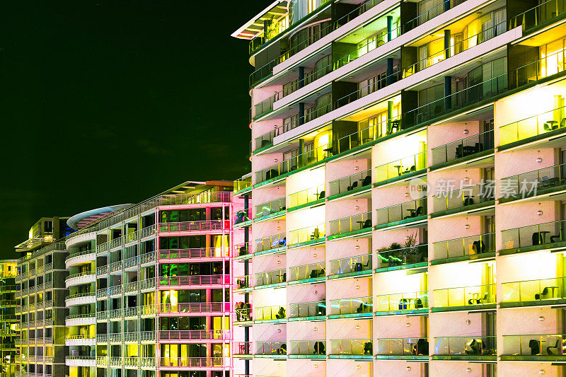 晚上的现代公寓大楼，澳大利亚悉尼，复制空间