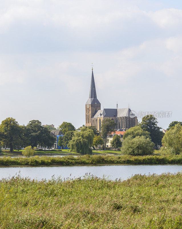 荷兰IJssel河上的坎彭景色