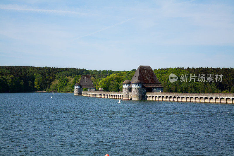 湖Möhnesee和堤坝