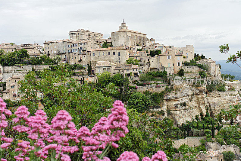 Gordes:风景如画的法国村庄在Vaucluse部门