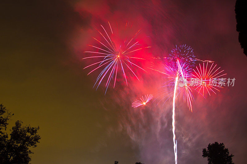 7月4日的烟花庆典，圣诞节和新年