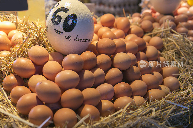 西班牙巴塞罗那boqueria露天市场的鸡蛋