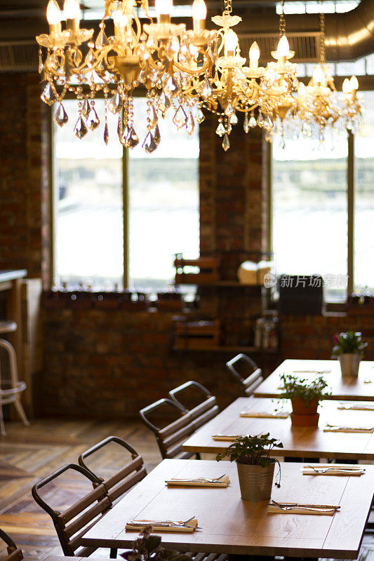 传统的现代扭曲的食品和饮料设施