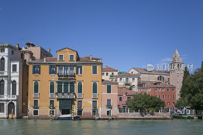 意大利威尼斯大运河旁的古老建筑