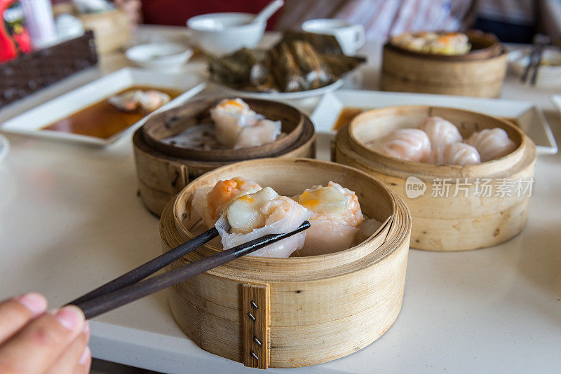 用筷子吃点心——中国的传统食物