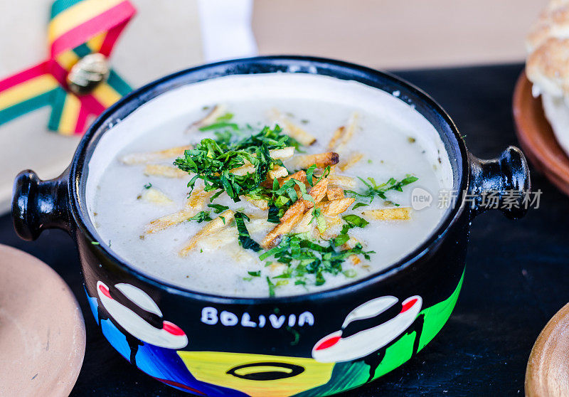 街边小吃市场的传统玻利维亚奶油花生汤
