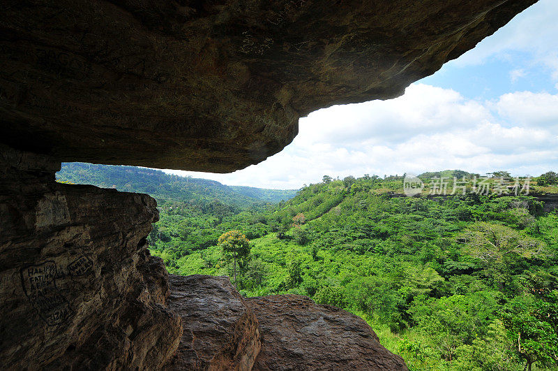 伞形岩-加纳