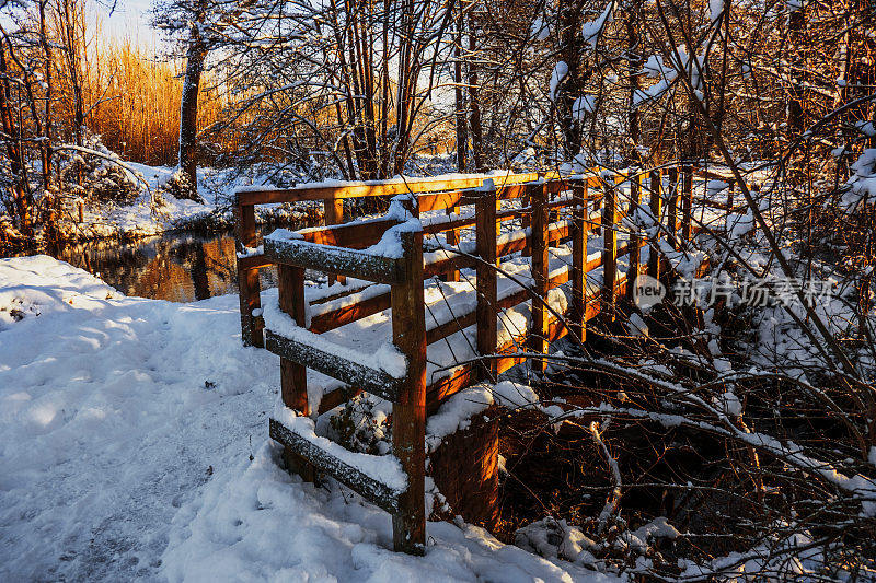 冰雪覆盖的景观冬季风景