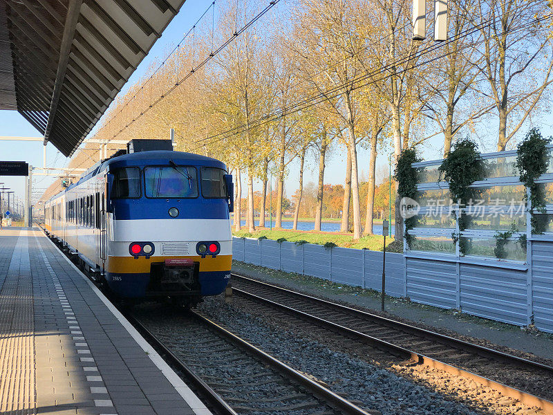 荷兰马森火车站的火车