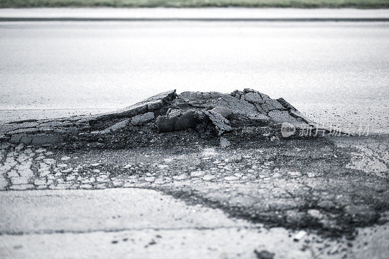 破碎的道路