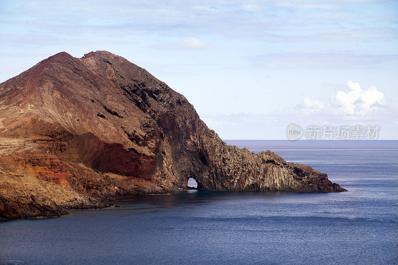 马德拉岛火山悬崖景观，海景，隧道。