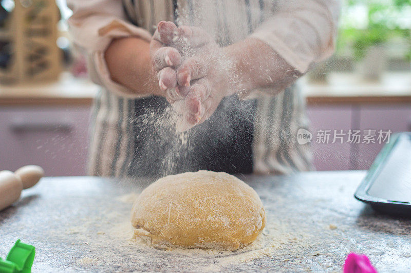 准备自制复活节饼干