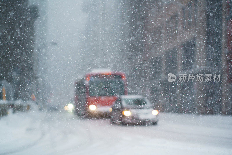 暴风雪过后的渥太华巴士