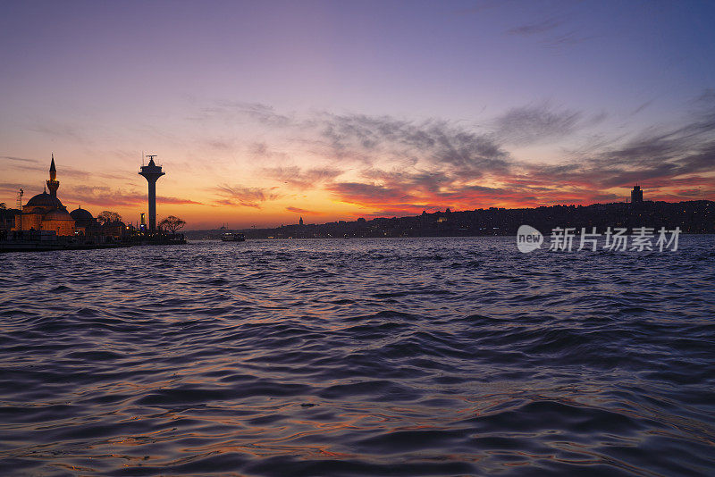 海上美丽的日落