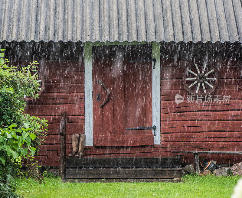 雨中的小屋