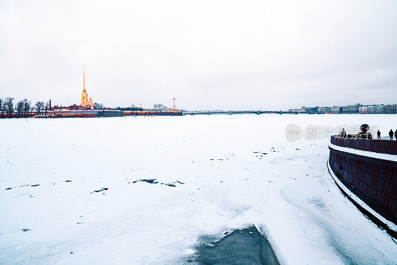 涅瓦河冰冻和彼得保罗要塞，圣彼得堡
