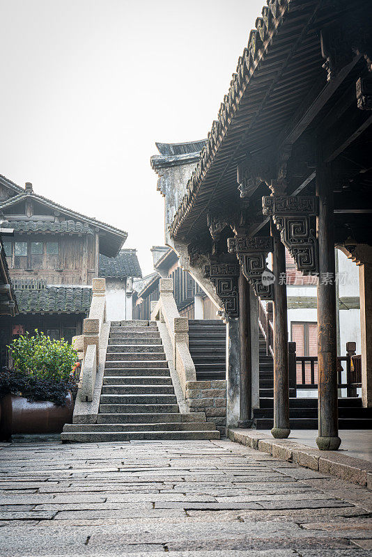 古镇的石径