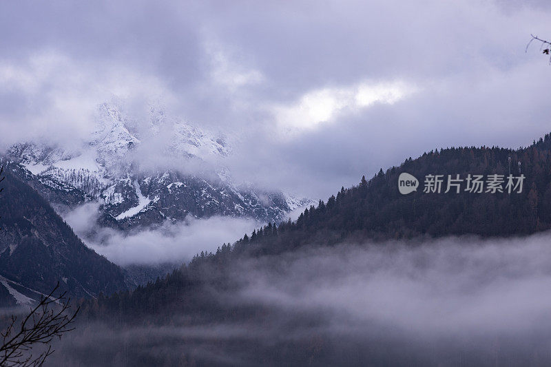 背景山脉