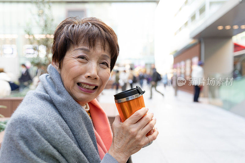 高层女性休假