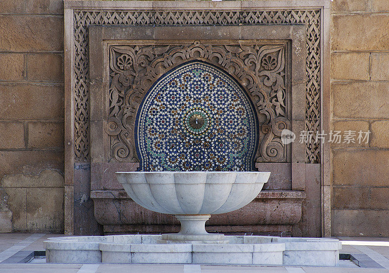 拉巴特用马赛克瓷砖装饰的喷泉