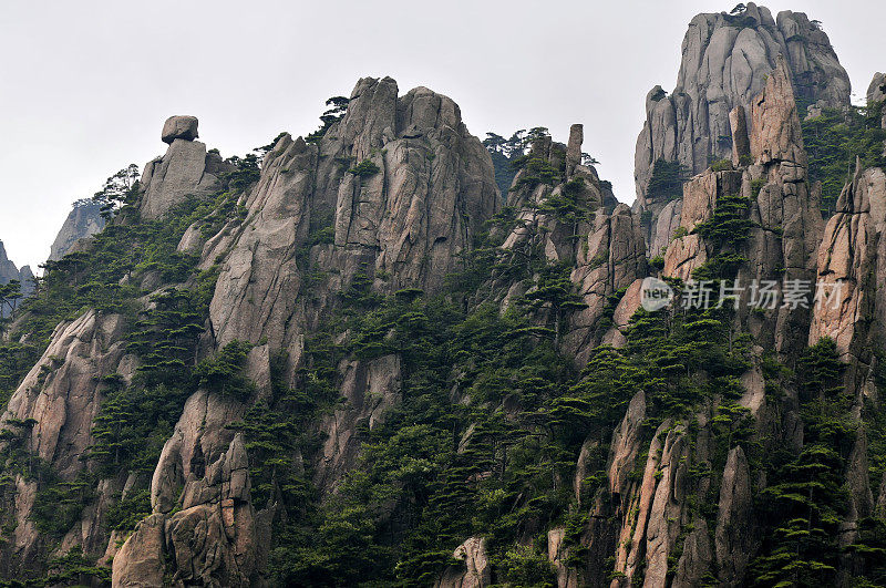 黄山，多云的夏日，中国东部安徽省南部。