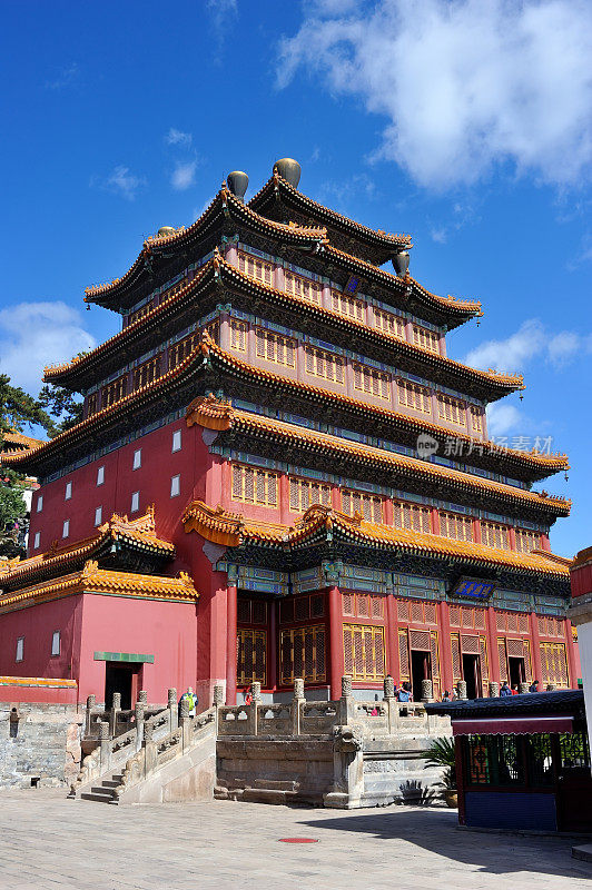 普宁寺的大殿，俗称大佛寺，是中国河北承德的一处佛教寺院建筑群。