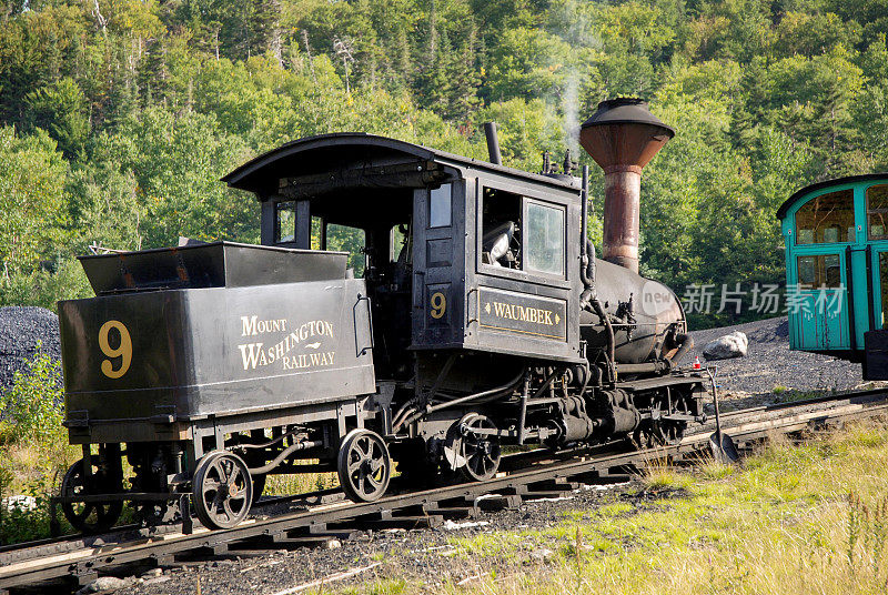 老式蒸汽机上的山华盛顿Cog铁路在新罕布什尔州