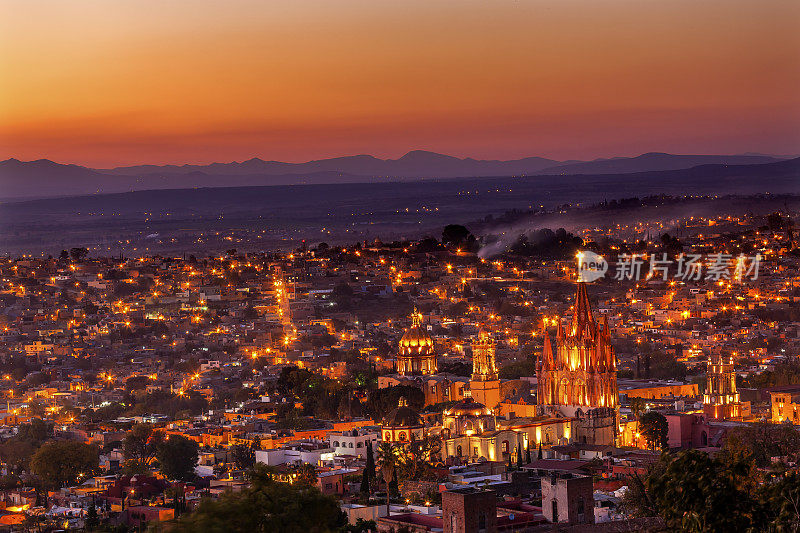 圣米格尔德阿连德墨西哥Miramar俯瞰日落Parroquia教堂
