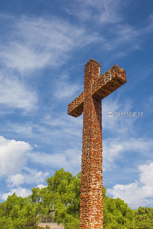 圣地亚哥老城历史悠久的砖十字(P)