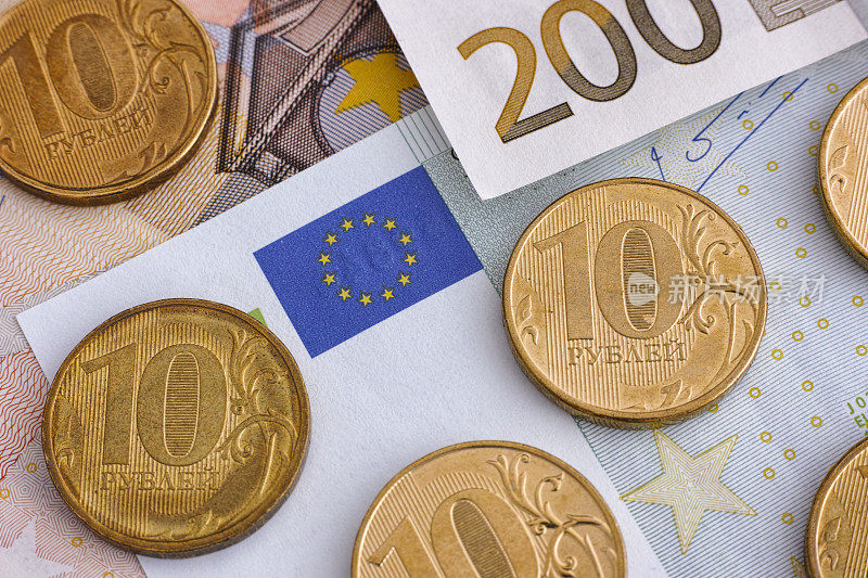 欧元纸币上的卢布硬币