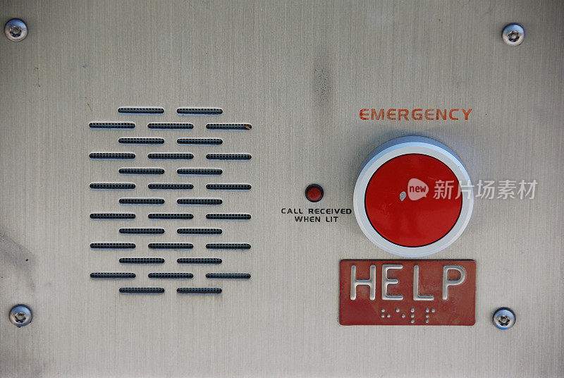 有红色按钮的紧急电话亭