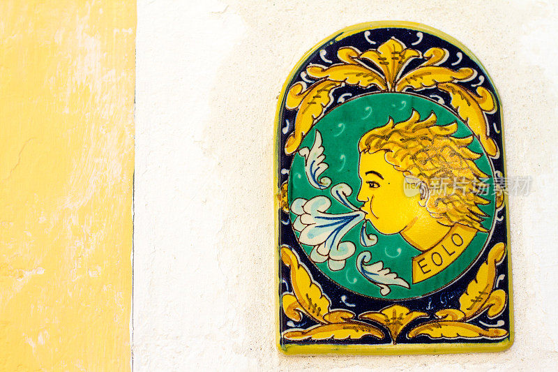 描绘风之神的意大利岛屿陶瓷屋砖