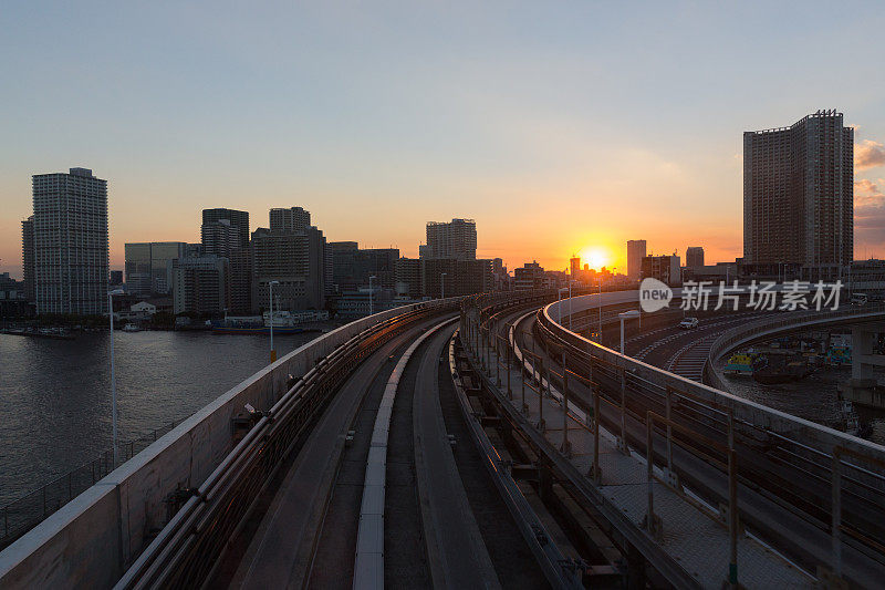 日本东京湾的日落