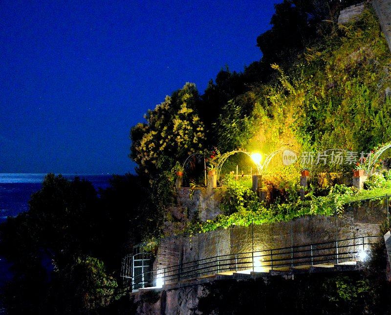 日落时分的阿马尔菲海岸