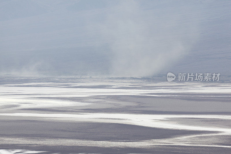 死亡谷国家公园:恶水盆地的尘暴