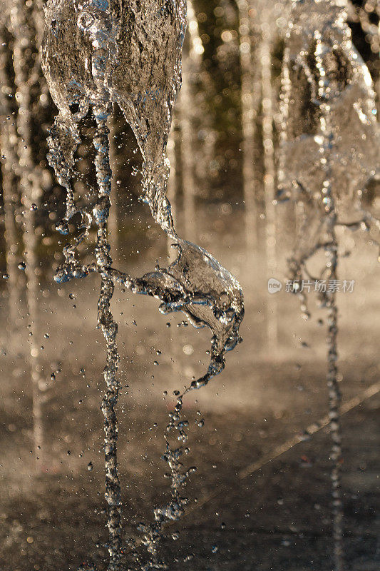 喷泉里的水