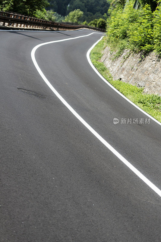 山路沥青曲线与拷贝空间