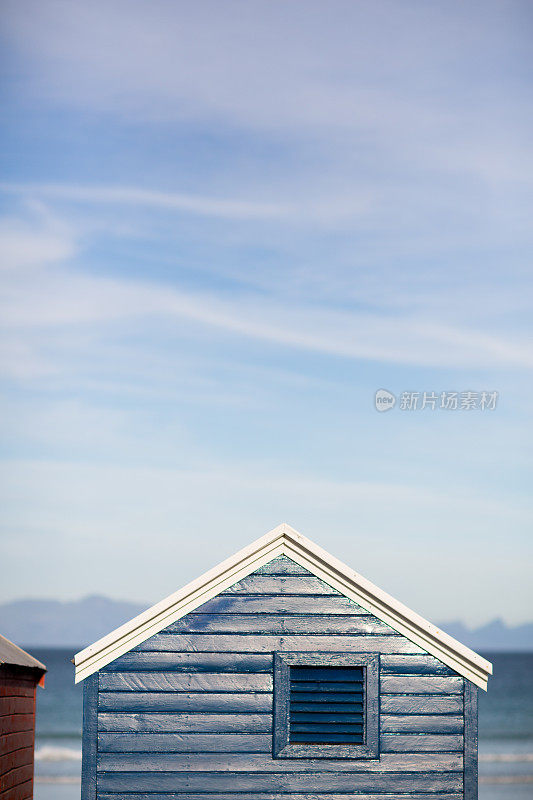 蓝色的海滩小屋