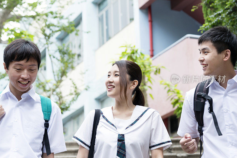 三位中国朋友离开学校，香港，中国
