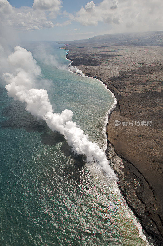 基拉韦厄火山熔岩流入海洋的鸟瞰图