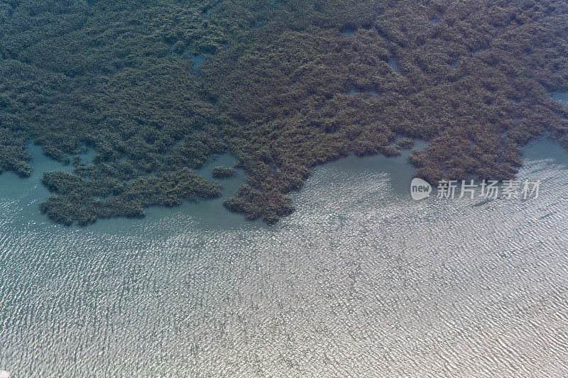 土耳其博德拉姆格拉附近的爱琴海gulluk湾的空沙滩