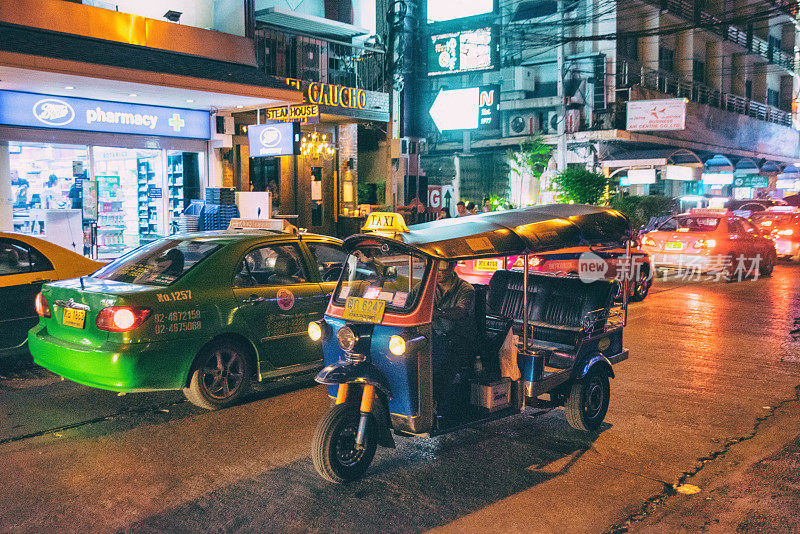 嘟嘟和出租车在曼谷