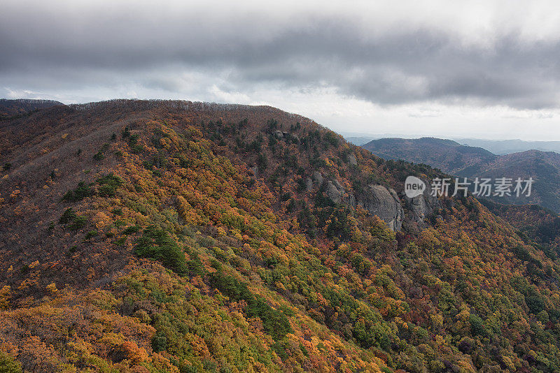 秋天的山