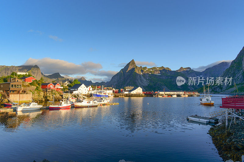 挪威，挪威罗浮敦群岛的日落风景