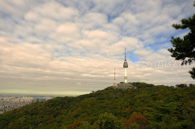 日出时的首尔市景