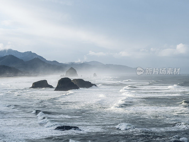 水冲刷岩石的风景