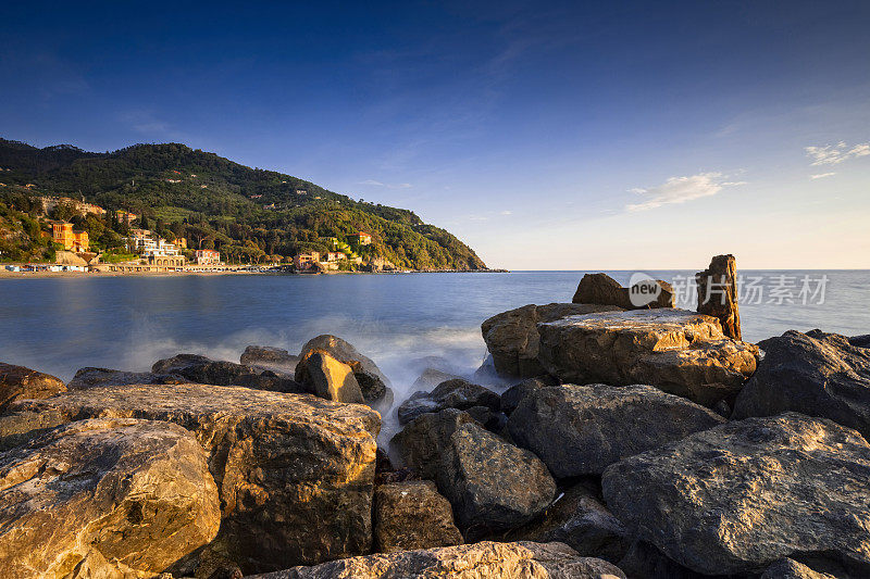 莱万托郁郁寡欢的海景