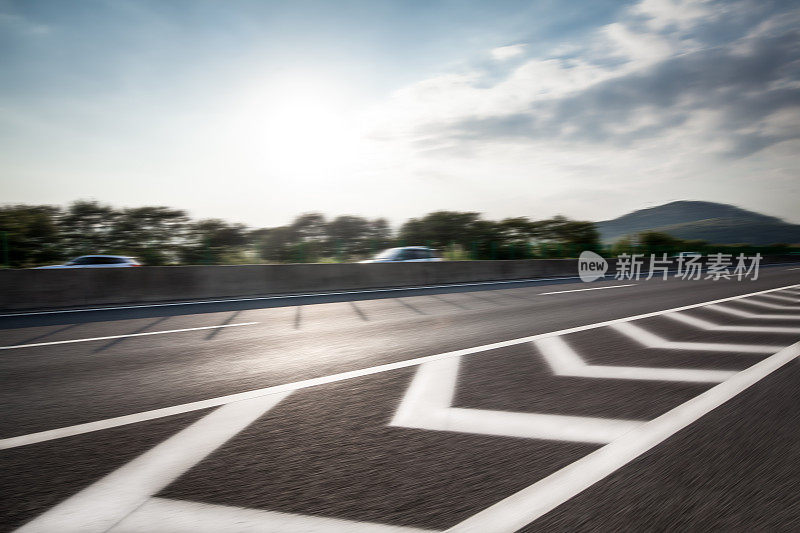 空无一人的道路