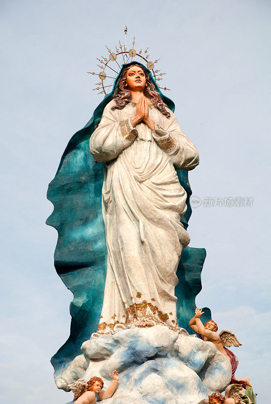 玛丽亚Assumpta雕像