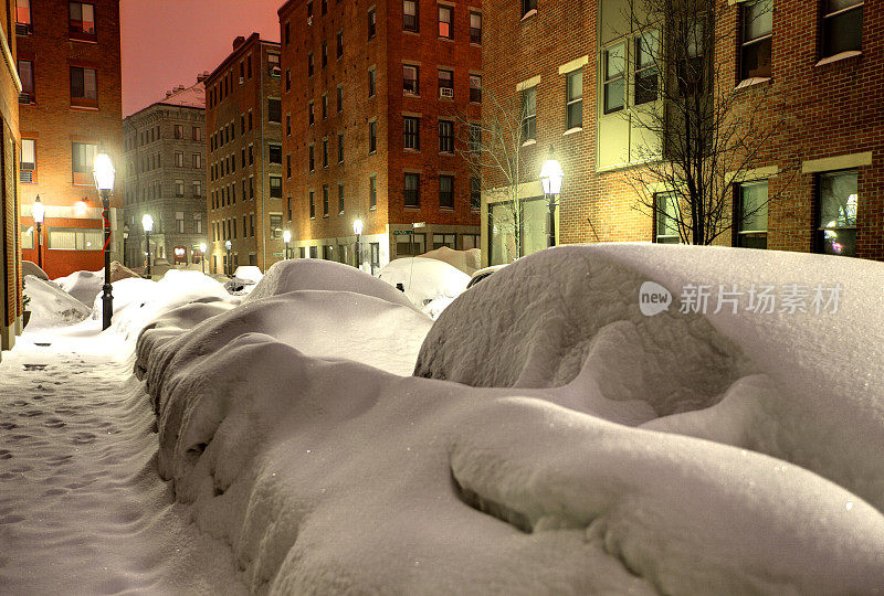 波士顿北部地区的积雪很深